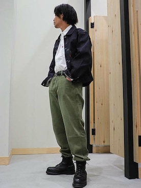 「Levi's（リーバイス）のアイテム（カーゴパンツ）」を使った、リーバイス STAFF MENさん（メンズ・178cm）の秋コーディネート