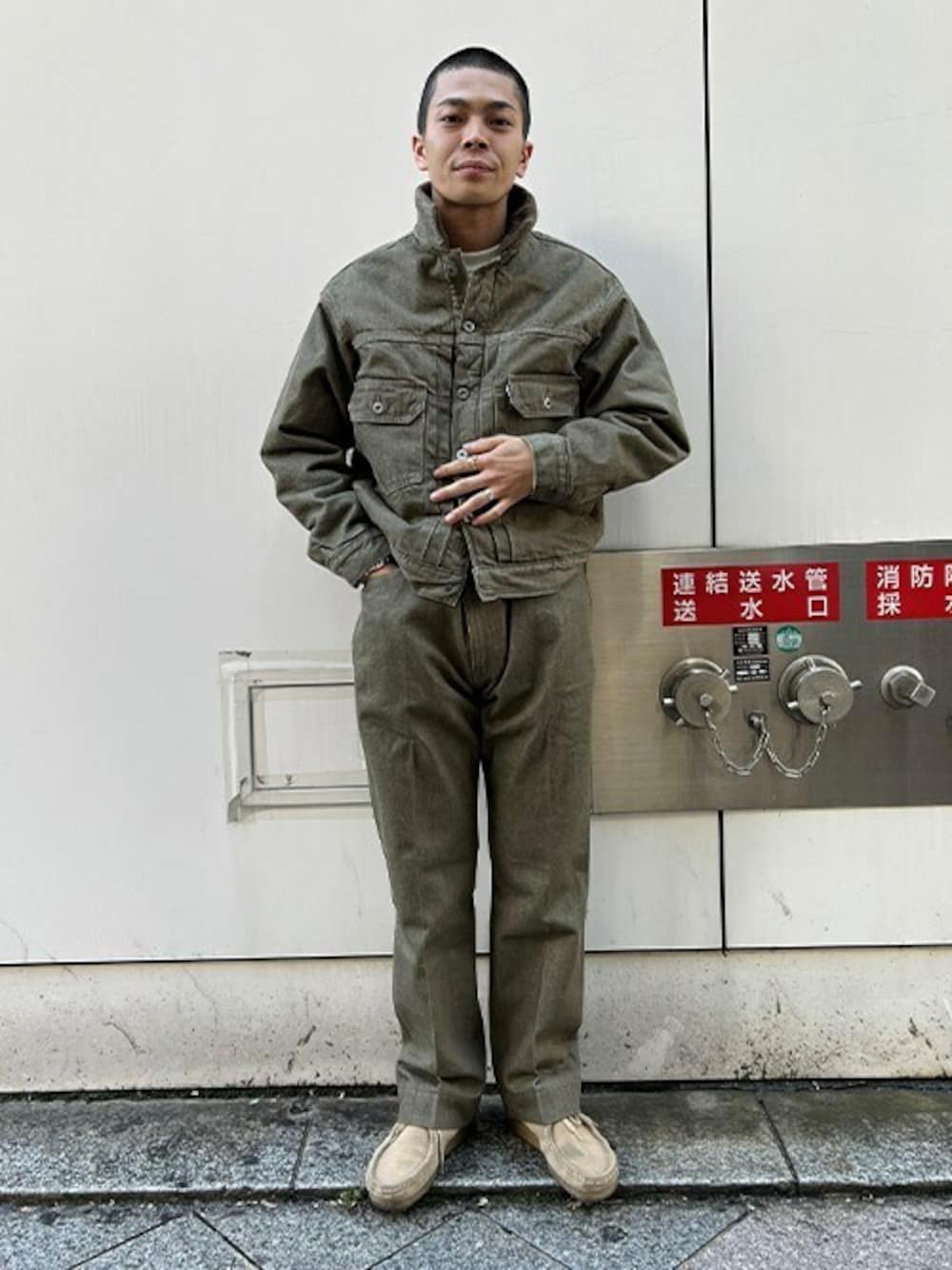 その他のデニムジャケット、その他のデニムパンツを着用したメンズの冬コーディネートの1枚目の写真