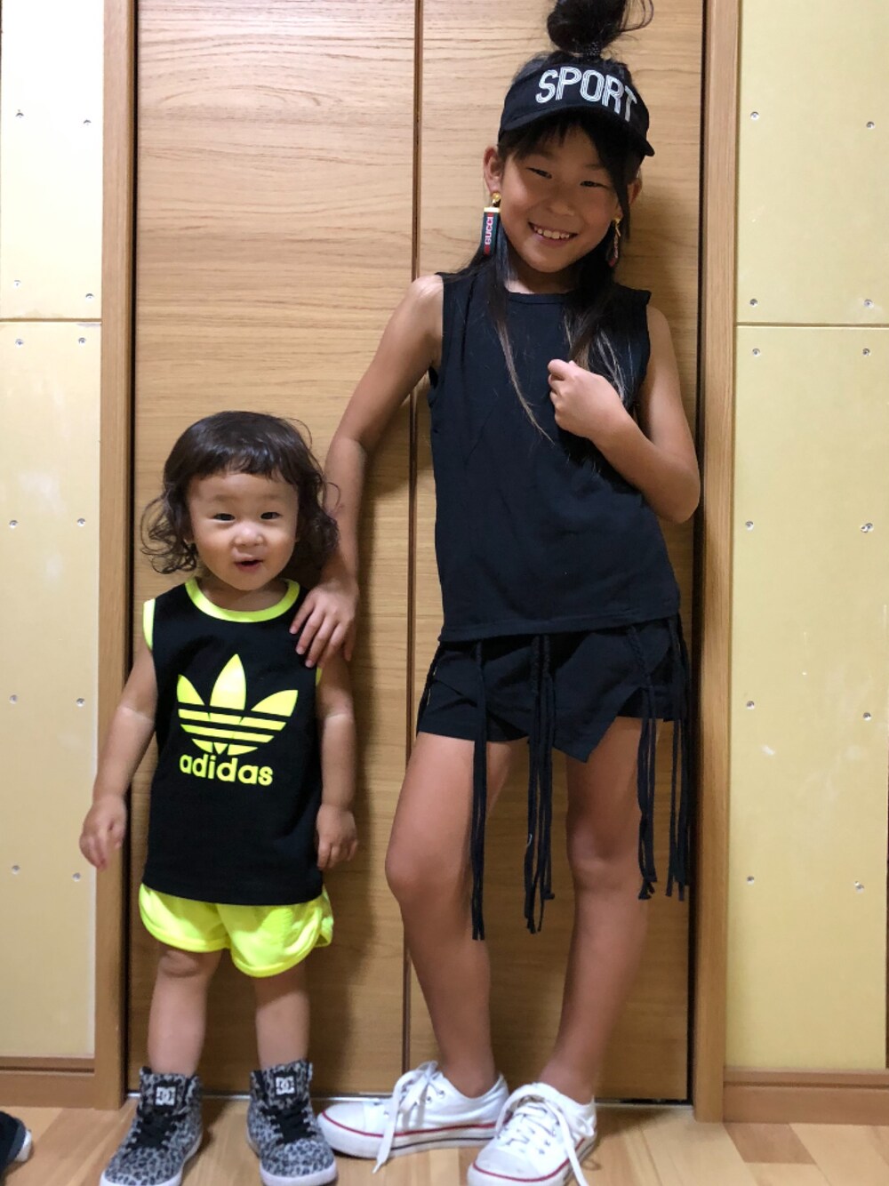 「キッズコーデ、韓国子供服」｜「韓国ファッション #Kのアイテム（タンクトップ、ブラック系）」を使った、haru_natu_sakuさん（キッズ・120cm）の夏コーディネートの1枚目の写真