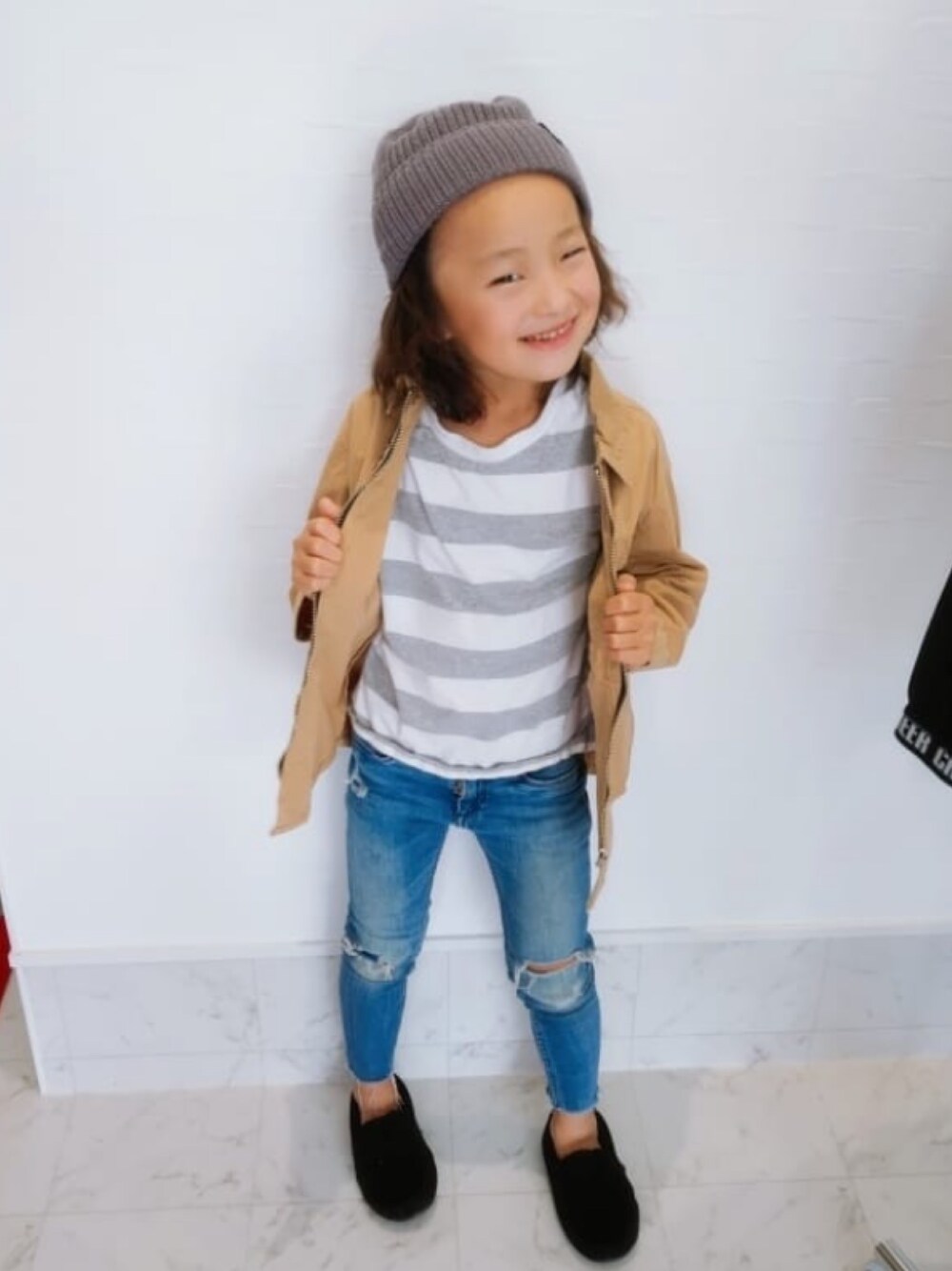 「秋コーデ、シンプル、デニムパンツ、子供服、カジュアルコーデ、男の子コーデ、ボーダー」｜「GUのアイテム（Tシャツ/カットソー、グレー系）」を使った、haru_natu_sakuさん（キッズ・120cm）の秋コーディネートの1枚目の写真