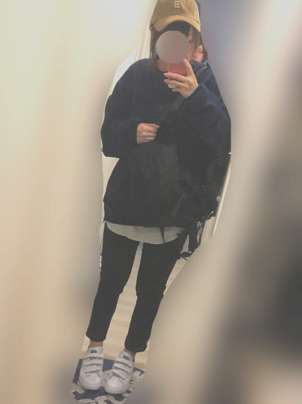 「カジュアルコーデ、秋のコーデ、スウェット、スタンスミス、コーデュロイ、キャップ」｜「UNIQLOのアイテム（デニムパンツ、ブラック系）」を使った、ponzuさん（レディース・154cm）の秋コーディネートの1枚目の写真