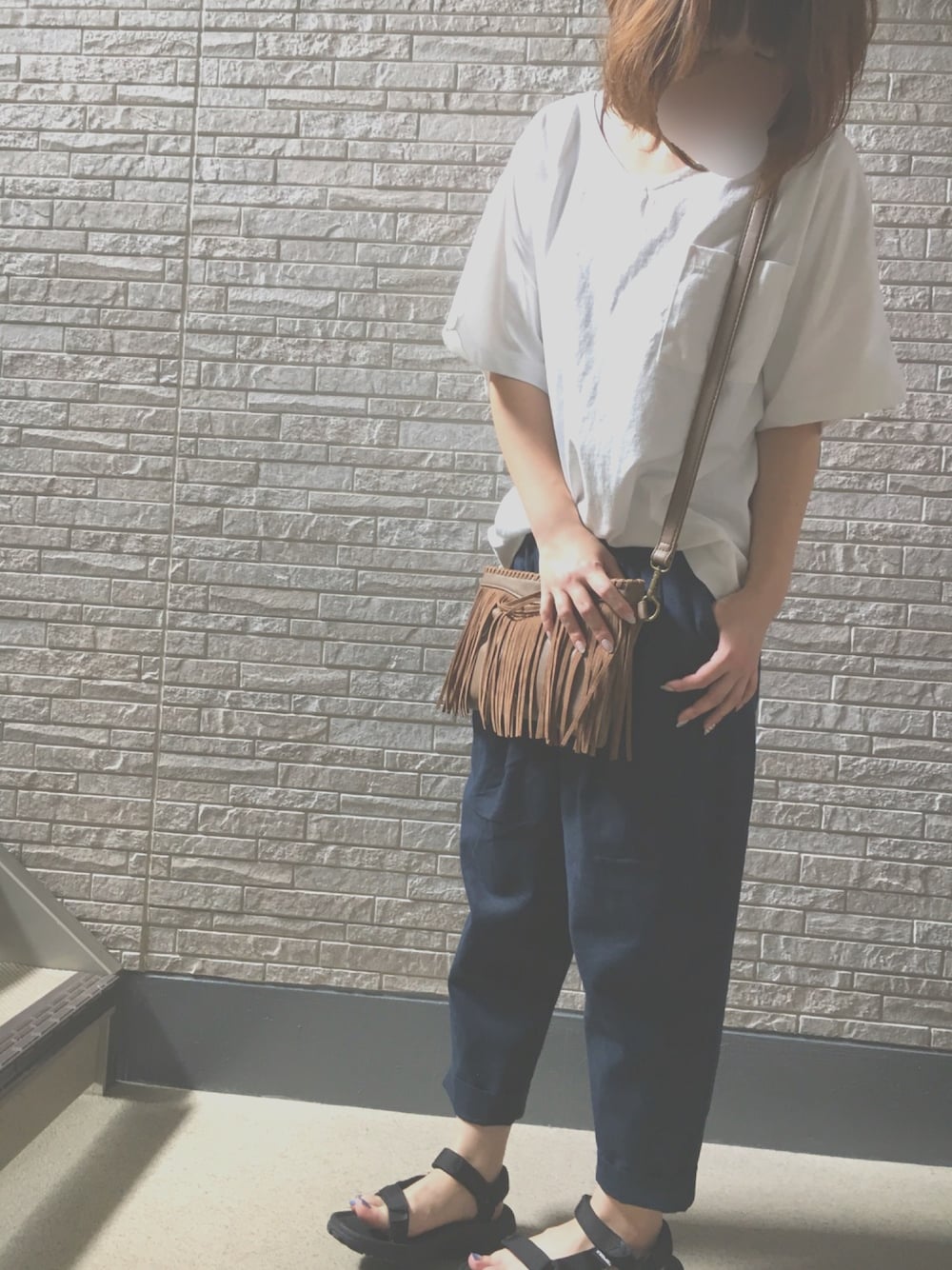 「夏コーデ、カジュアルコーデ、ラフ、オトナカジュアル、サンダル、7月WEAR夏のサンダル祭り、白Tシャツ、シンプルスタイル」｜「studio CLIPのコットンリネン“BONTAM(ボンタン)”パンツ（その他パンツ、ベージュ系）」を使った、ponzuさん（レディース・154cm）の夏コーディネートの1枚目の写真