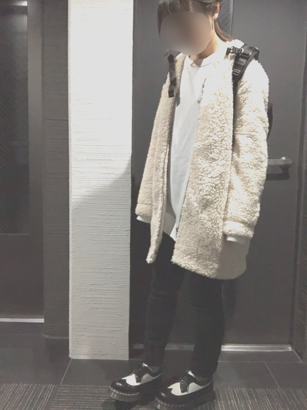 「冬コーデ、シンプルコーデ、大人カジュアル、アウター、UNIQLO、Dr.Martens」｜「Dr. MartensのDr.Martens / 3989 BROGUE SHOE_mtn（その他シューズ、ブラック系）」を使った、ponzuさん（レディース・154cm）の冬コーディネートの1枚目の写真