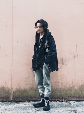 Dior hommeのデニムパンツ（グレー系）を使った人気ファッション