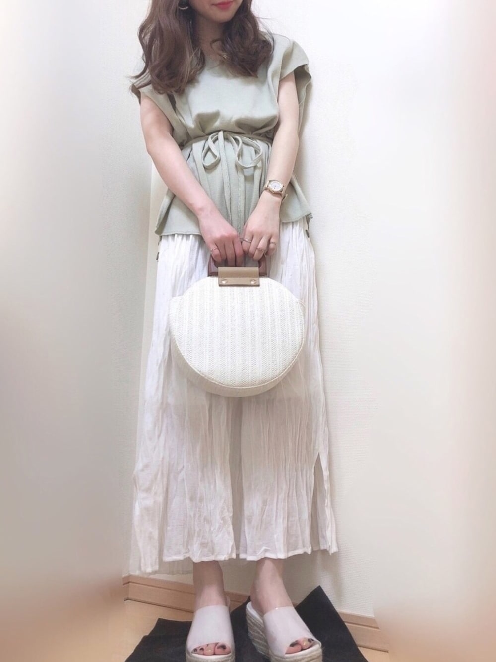 「ootd、大人ガーリー、ゆるふわ、ペールトーン、ワッシャースカート、ジュートサンダル、mystic、Chico、おしゃれさんと繋がりたい、いいね、save、フォローお願いします🤑」｜「mysticのキーネックハニカムワッフルフレンチ（Tシャツ/カットソー、グリーン系）」を使った、yuririn*さん（レディース・155cm）の夏コーディネートの1枚目の写真