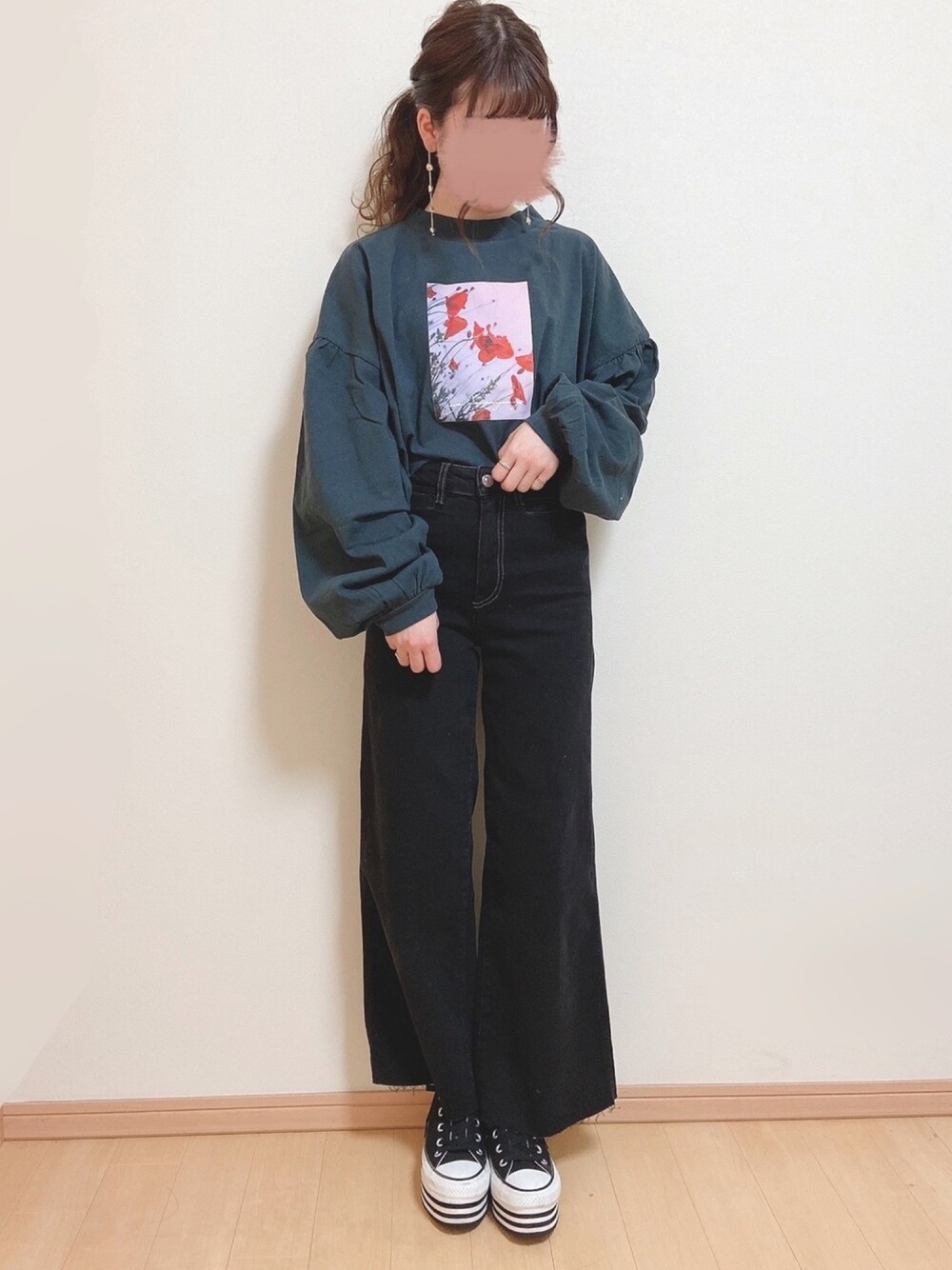 「adolescence、アドレセンス、ZOZOでしか買えない、H&M、ワントーンコーデ、春コーデ、カジュアル、カジュアルコーデ、おしゃれさんと繋がりたい、いいね、save、フォローお願いします🤑」｜「ADOLESCENCE のアソートプリント袖タック ロンT【ZOZOTOWN限定アイテム】（Tシャツ/カットソー、グレー系）」を使った、yuririn*さん（レディース・156cm）の春コーディネートの1枚目の写真