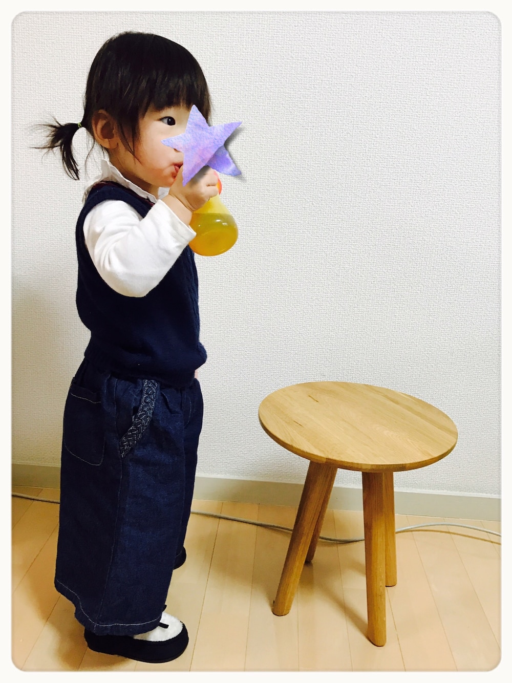 「春コーデ、キッズコーデ、kids、女の子、1歳、１歳８ヶ月、ベスト、ワイドパンツ、モカシン」｜「Anna Nicolaのアイテム（ベスト、ブルー系）」を使った、みぃころさん（レディース・80cm）の春コーディネートの1枚目の写真