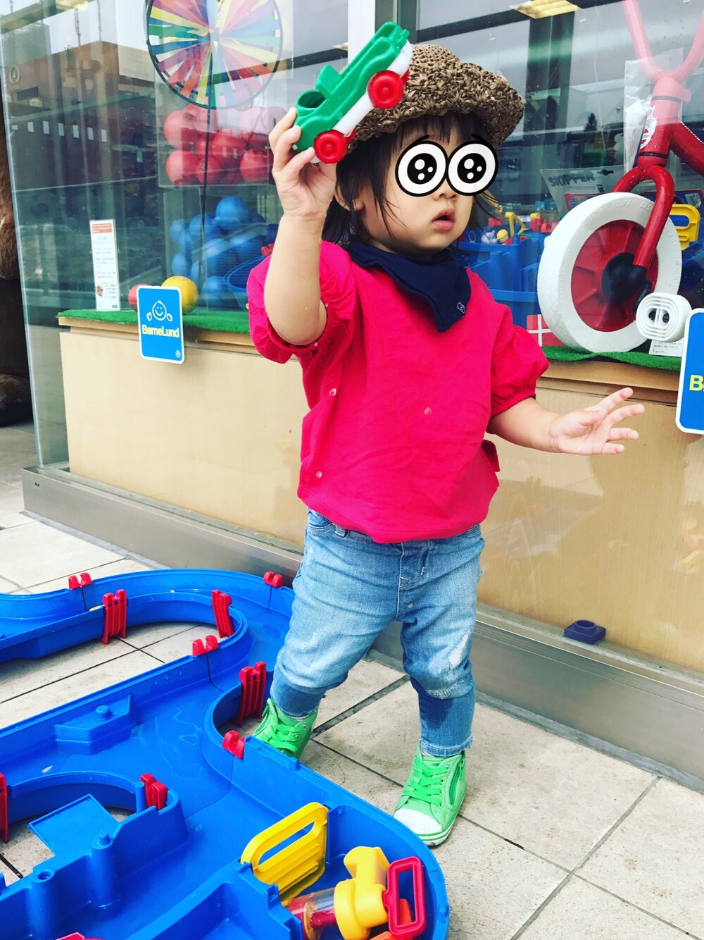 「夏、キッズコーデ、kids、女の子、1歳、1歳9ヶ月、麦わら帽子、ジーンズ、converse」｜「Handmadeのアイテム（ハット、ブラウン系）」を使った、みぃころさん（レディース・80cm）の春コーディネートの1枚目の写真