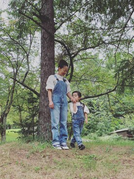 「アイテム（オールインワン・サロペット）」を使った、小依さん（キッズ・90cm）の秋コーディネート