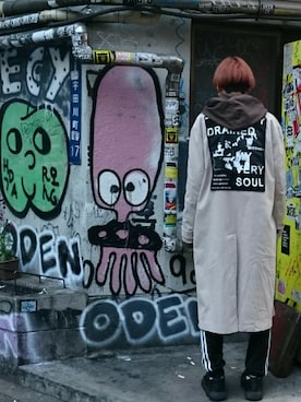 「MISBHV（ミスビヘイブ）のアイテム（トレンチコート）」を使った、おかずさん（メンズ・173cm）の冬コーディネート