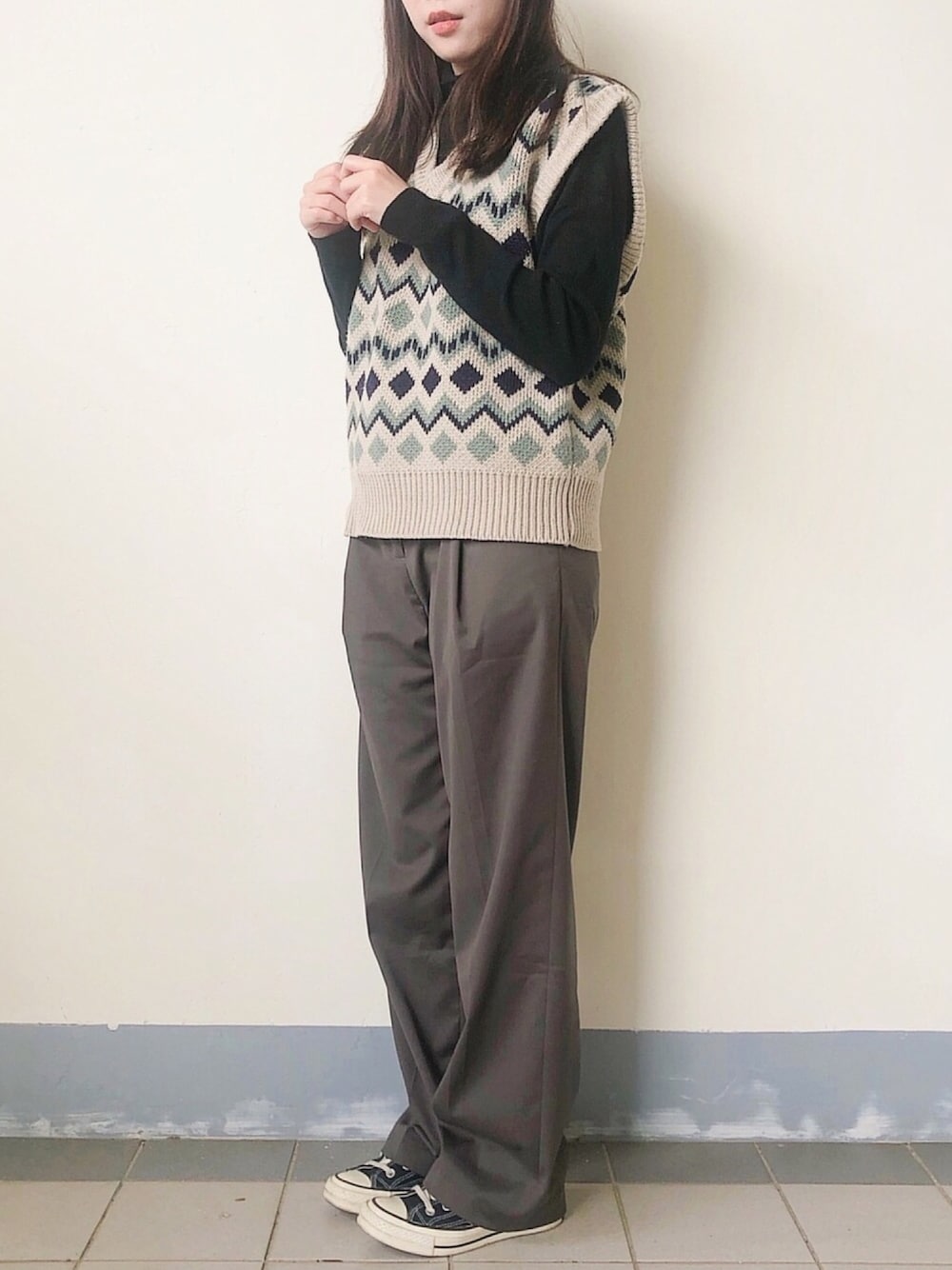 「ootd、休閒、冬天、穿搭、daily look」｜「muuraのアイテム（スラックス、グレー系）」を使った、chloe🌻 さん（レディース・157cm）の秋コーディネートの1枚目の写真