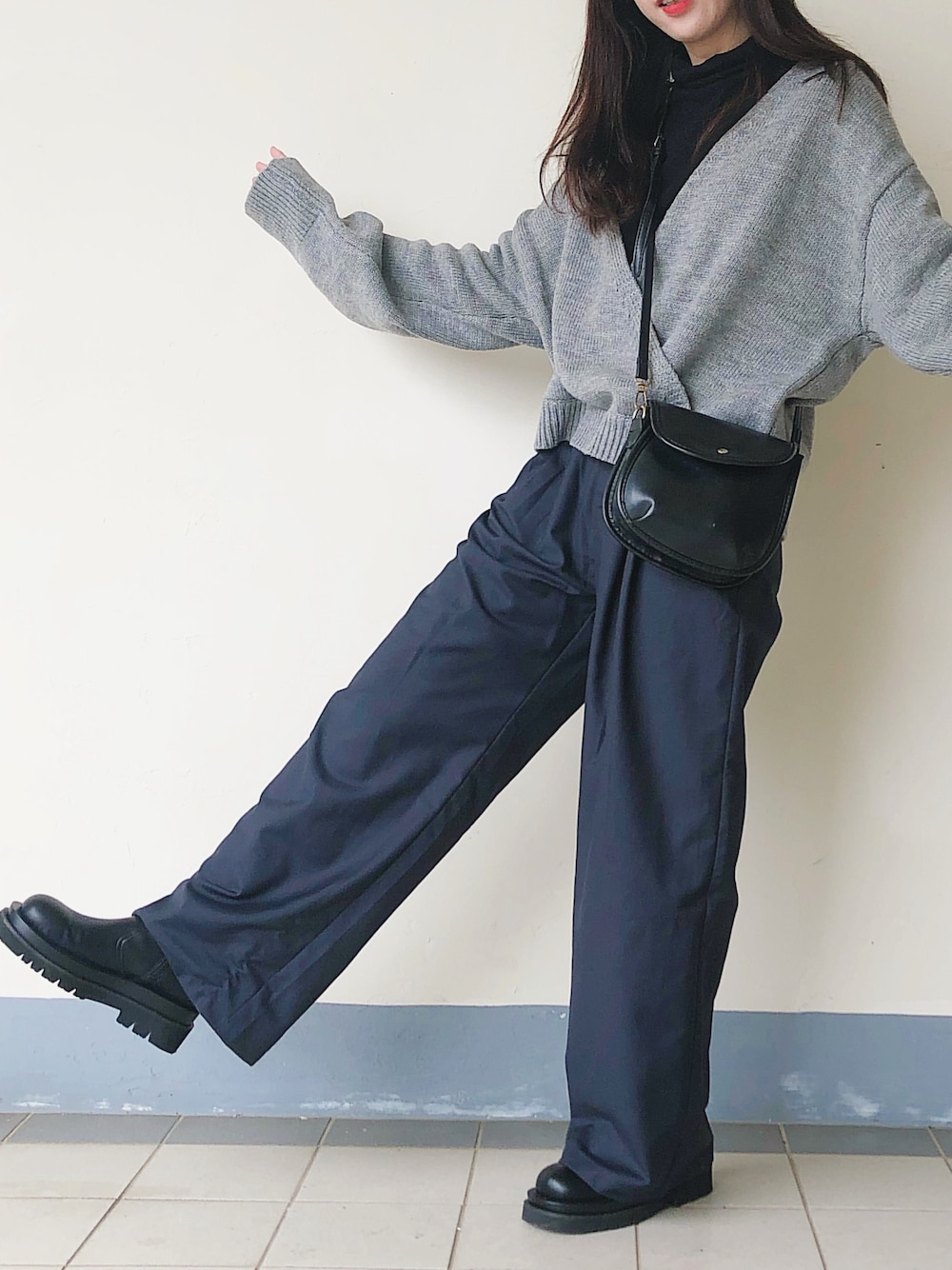 「ootd、街頭穿搭、韓系、穿搭、ootdtw、Taiwan、靴子」｜「MEIER.Qのアイテム（スラックス、グレー系）」を使った、chloe🌻 さん（レディース・157cm）の冬コーディネートの1枚目の写真