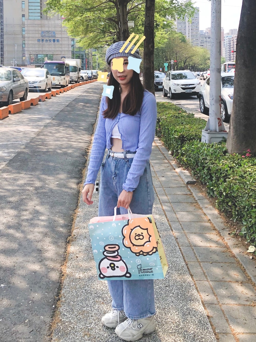 「ootd、夏、街頭穿搭、球鞋、休閒、牛仔褲、韓系、藍色、New Balance、Taiwan」｜「oiivのアイテム（その他トップス、ブルー系）」を使った、chloe🌻 さん（レディース・157cm）の春コーディネートの1枚目の写真