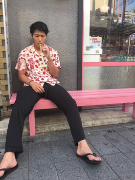 「uesdのアイテム（シャツ/ブラウス、レッド系）」を使った、坊さん（メンズ）の夏コーディネート