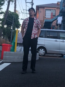 「uesdのアイテム（シャツ/ブラウス、レッド系）」を使った、坊さん（メンズ）の夏コーディネート