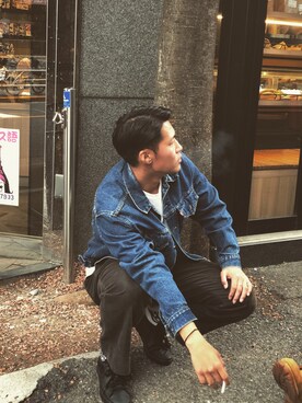 「Levi's（リーバイス）のアイテム（デニムジャケット、ブルー系）」を使った、坊さん（メンズ）の秋コーディネート