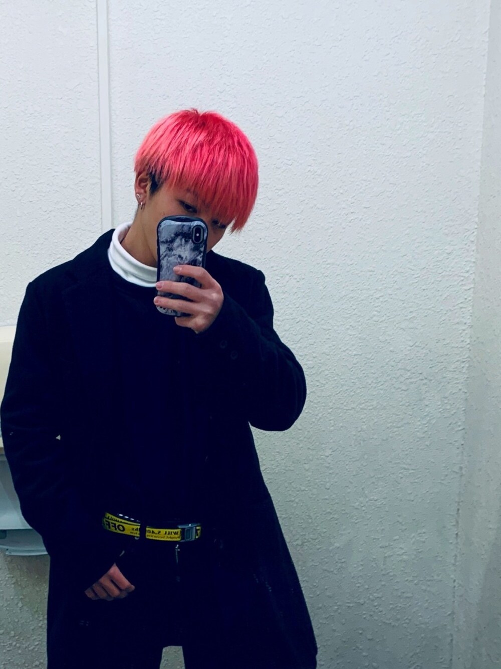 「off whiteのアイテム（ベルト、イエロー系）」を使った、Yuk1masaさん（メンズ・168cm）の春コーディネートの1枚目の写真