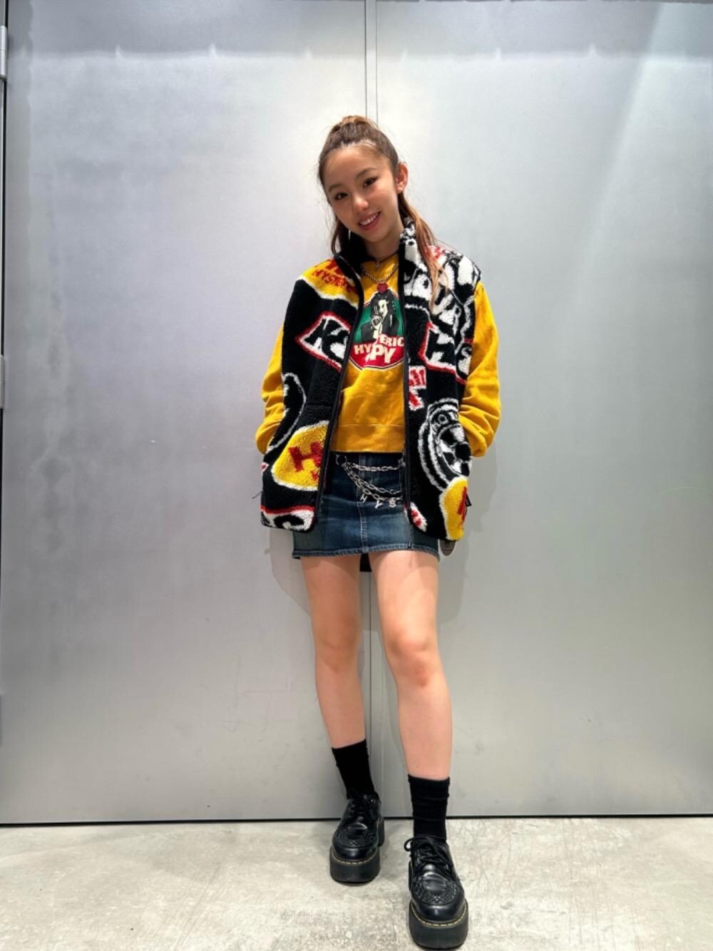 HYSTERIC SPY ショート丈スウェット(定価:19,800円)最終値下げ HYSTERIC GLAMOUR（ヒステリックグラマー）の「HYSTERIC SPY