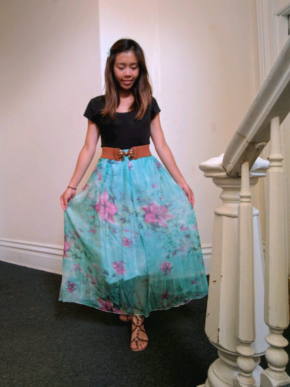 「floral、elegant、casual、summer、maxiskirt、ootd、romantic、boho」｜「FOREVER 21のアイテム（サンダル、ブラウン系）」を使った、Ping Lauさん（レディース・157cm）の夏コーディネートの1枚目の写真