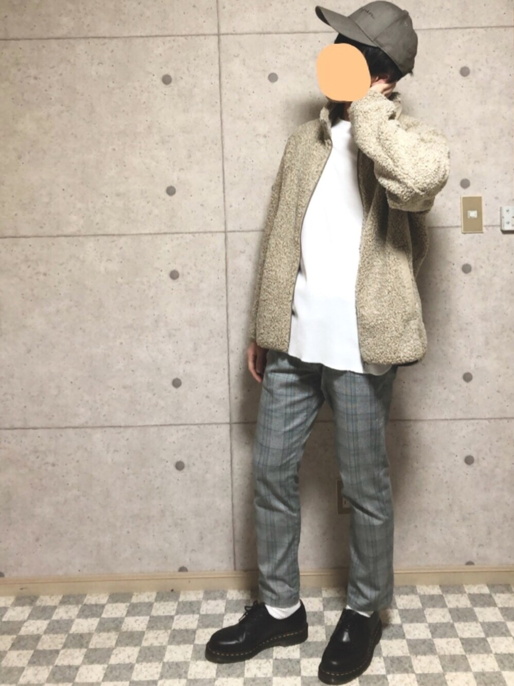 「シンプル、ブルゾン、ユニクロ、Dr.Martens、ワイドプルオーバー」｜「UNIQLOのボアフリースジャケット（長袖）（その他アウター、ベージュ系）」を使った、こうようさん（メンズ・178cm）の冬コーディネートの1枚目の写真