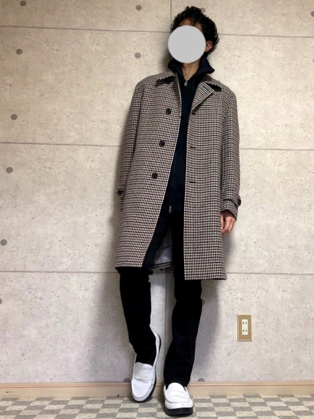 「冬アウター着回しチャレンジ、今日のコーデ、ブラック、お洒落さんとつながりたい、冬アウター、パーカー、UNIQLO、CROWDEDCLOSET」｜「CROWDED CLOSETのアイテム（ステンカラーコート、グレー系）」を使った、こうようさん（メンズ・178cm）の冬コーディネートの1枚目の写真