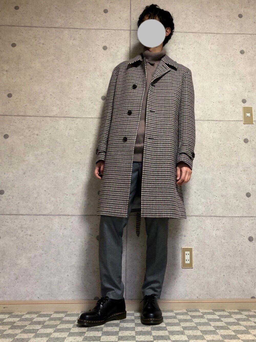 「冬アウター着回しチャレンジ、冬コーデ」｜「CROWDED CLOSETのアイテム（ステンカラーコート、グレー系）」を使った、こうようさん（メンズ・178cm）の冬コーディネートの1枚目の写真