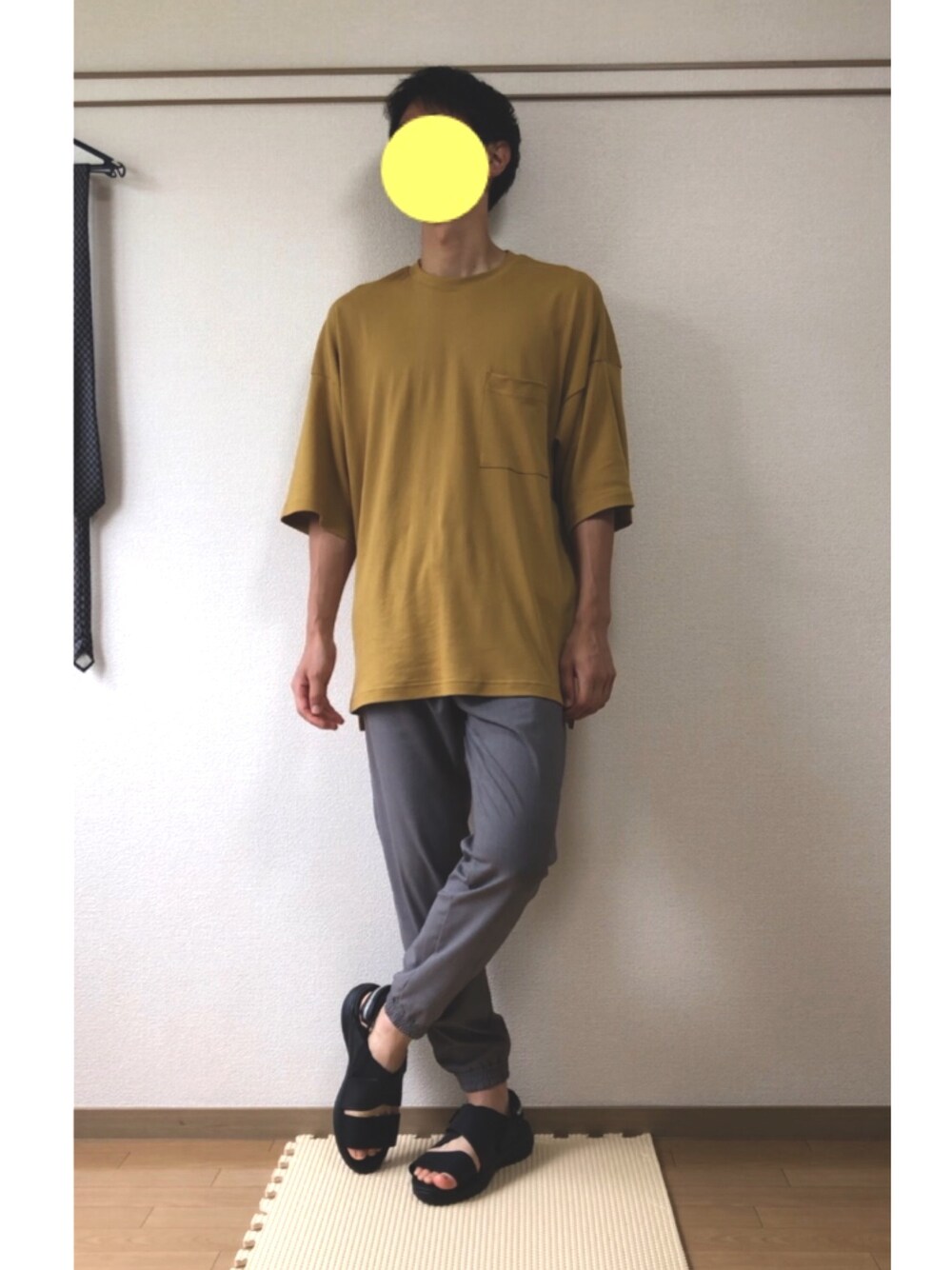 「シンプル、お洒落さんとつながりたい、今日のコーデ、オーバーサイズ、ラフ、休日コーデ、ビッグT、GUコーデ」｜「GUのアイテム（Tシャツ/カットソー、イエロー系）」を使った、こうようさん（メンズ・178cm）の夏コーディネートの1枚目の写真