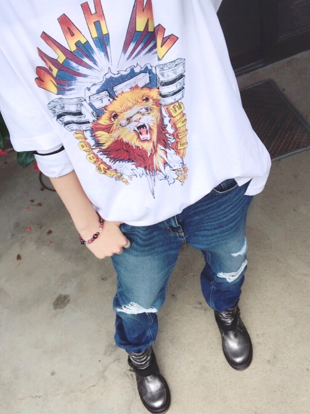 「GU、メンズ、デニム、おでかけ、パンツスタイル」｜「GUのアイテム（Tシャツ/カットソー、ホワイト系）」を使った、にゃんさくさん（レディース・160cm）の秋コーディネートの1枚目の写真