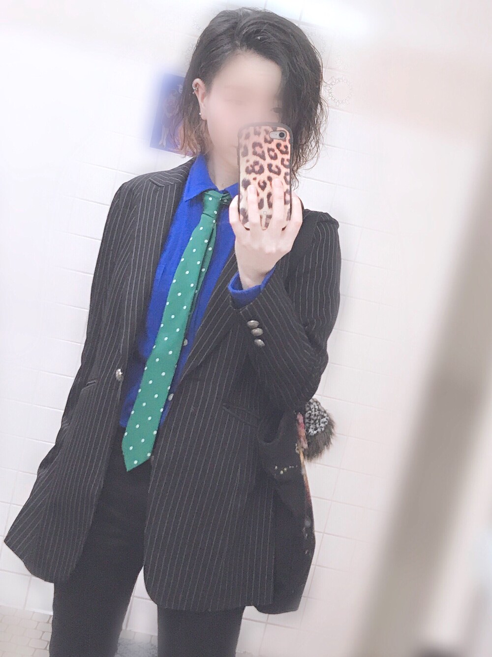 「シャツ、ネクタイ、ドクターマーチン、UNIQLO、シャツイン」｜「Dr. Martensのアイテム（ベルト、ブラウン系）」を使った、にゃんさくさん（レディース・160cm）の春コーディネートの1枚目の写真