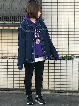 「パープル×黒」｜「アイテム（パーカー）」を使った、🐻まき🐻さん（レディース・151cm）の春コーディネート