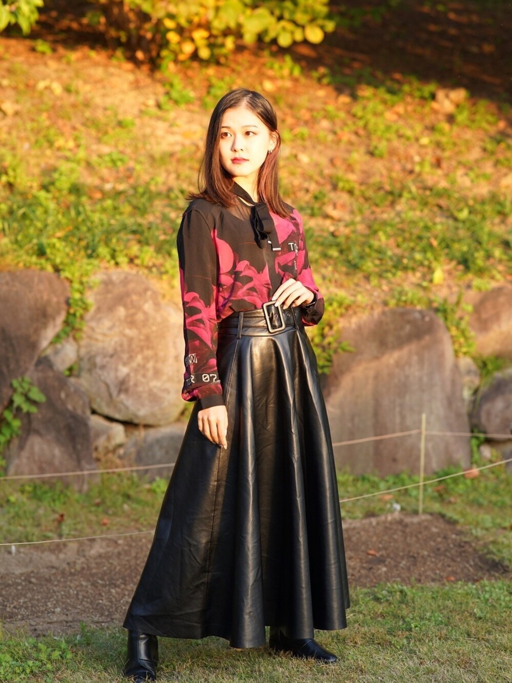「私の推しブランド、低身長コーデ、黒、スカート、ブーツ、ピンク、ファッションの力を信じよう、ZARA、大人女子」｜「ZARAのアイテム（スカート、ブラック系）」を使った、渡辺千尋さん（レディース・150cm）の冬コーディネートの1枚目の写真