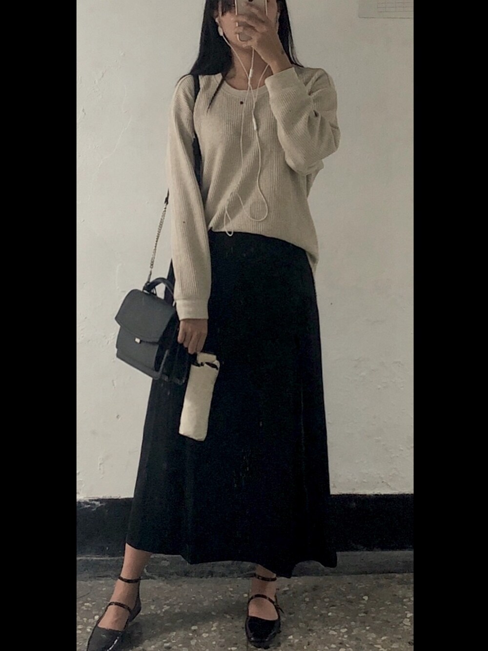 「UNIQLOのアイテム（トップス、ベージュ系）」を使った、張3さん（レディース・160cm）の秋コーディネートの1枚目の写真