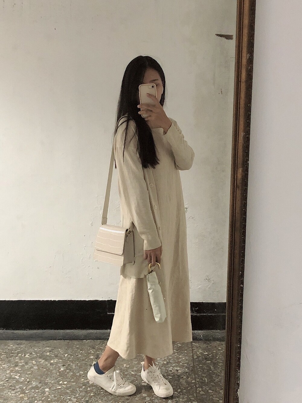 「MEIER.Qのアイテム（ワンピース/ドレス、ベージュ系）」を使った、張3さん（レディース・160cm）の秋コーディネートの1枚目の写真