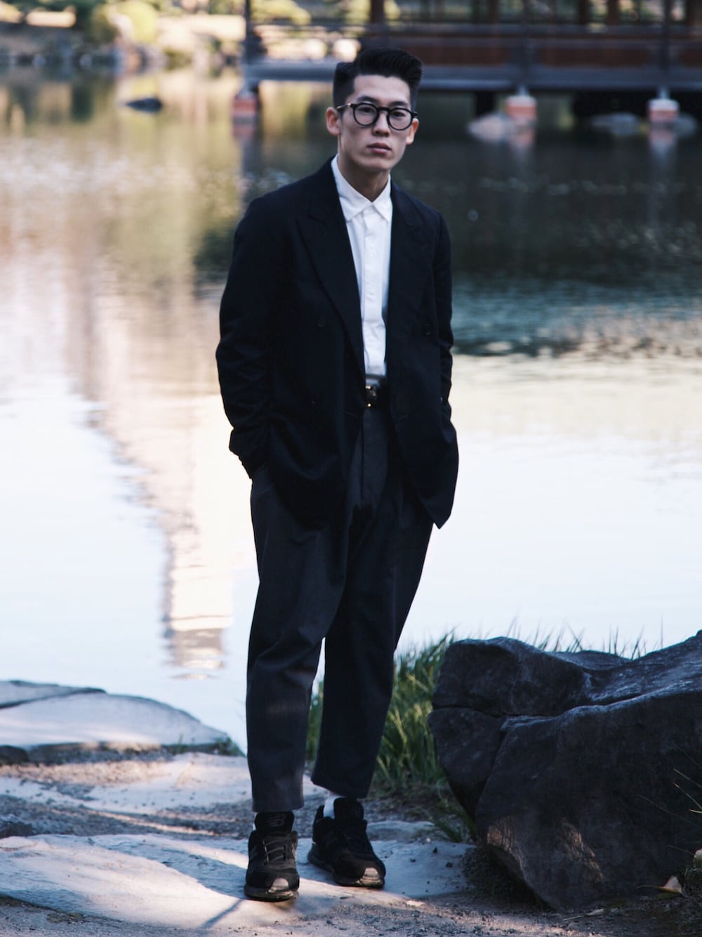 「冬、カジュアル、きれいめカジュアル、オーバーサイズ、ootd、白ソックス、ジャケット、タックイン、大学生」｜「mandoのアイテム（スーツジャケット、ブラック系）」を使った、yukifurueさん（メンズ・162cm）の冬コーディネートの1枚目の写真