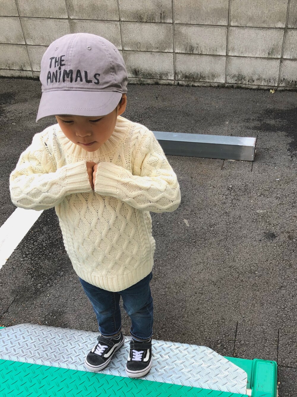 「男の子コーデ、キッズファッション、3歳、秋コーデ」｜「Ocean&Groundのアイテム（ニット/セーター、ホワイト系）」を使った、TOooMA🐾さん（キッズ・100cm）の秋コーディネートの1枚目の写真