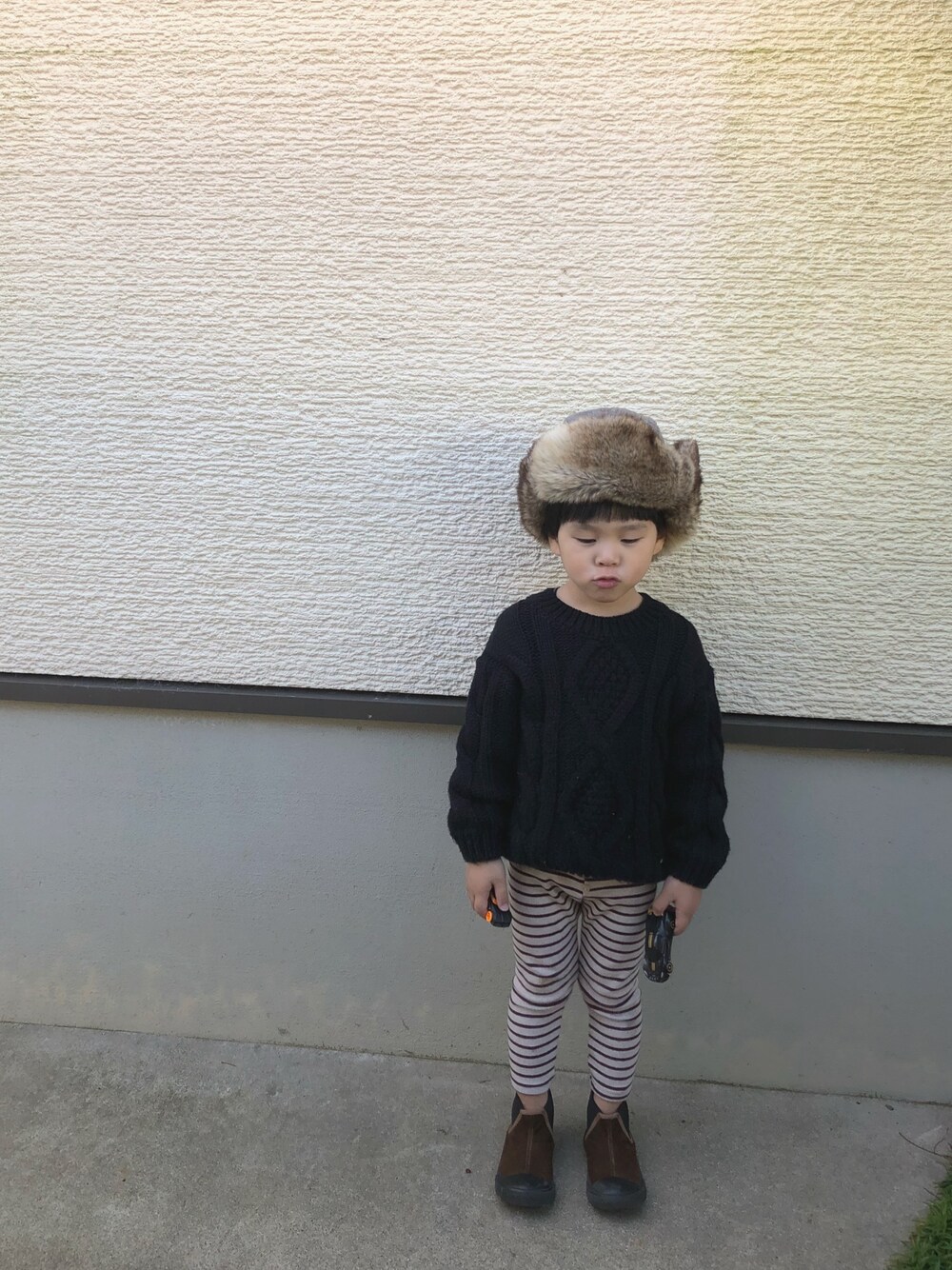「キッズ、kidsfashion、韓国子供服、キッズコーデ、もこもこ、ケーブルニット」｜「ZARA KIDSのアイテム（その他パンツ、ブラウン系）」を使った、TOooMA🐾さん（キッズ・100cm）の秋コーディネートの1枚目の写真