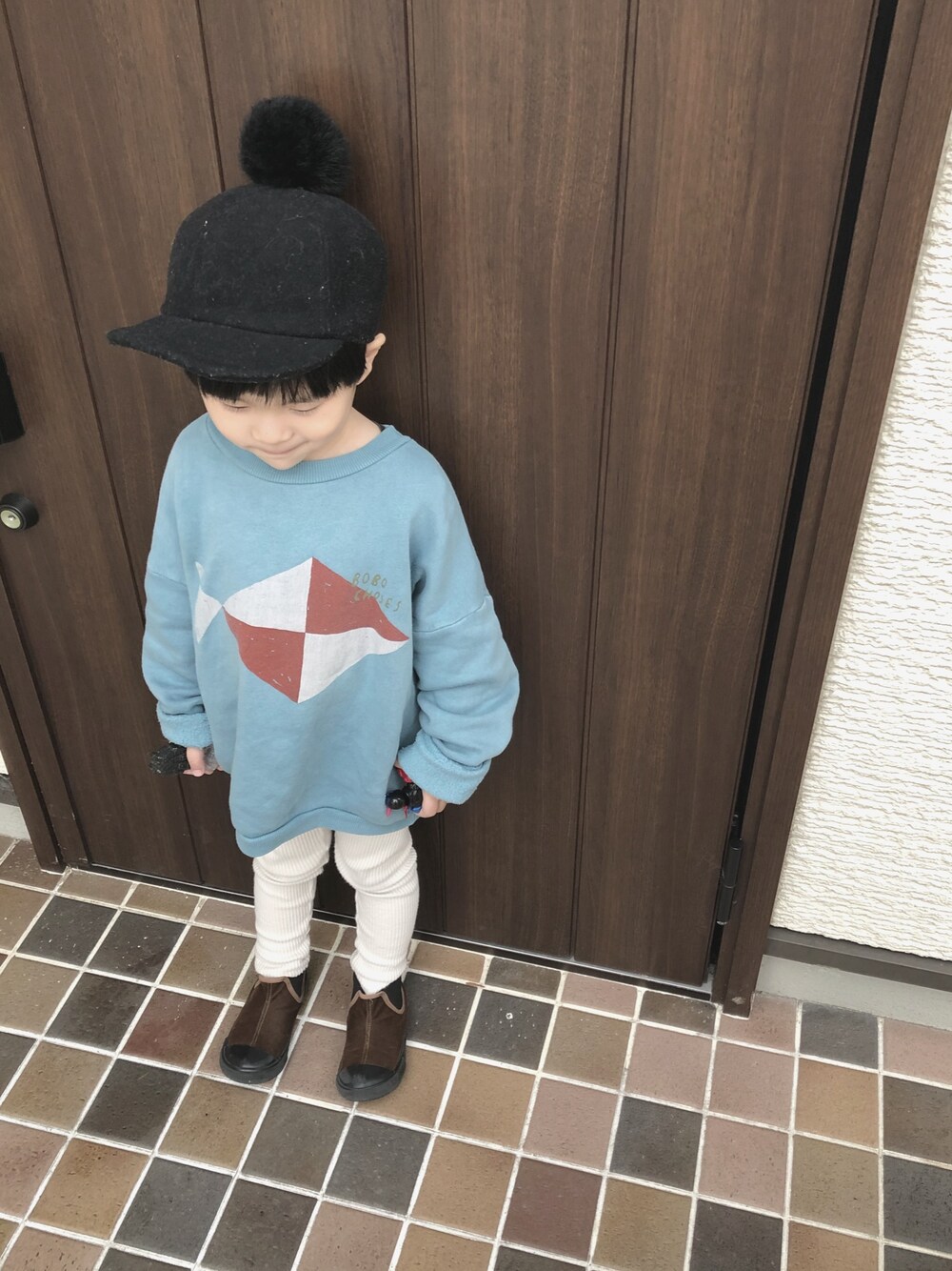 「キッズコーデ、男の子コーデ、おしゃれさんと繋がりたい、韓国子供服、monmimi、ヒラキ」｜「FITHのアイテム（キャップ、ブラック系）」を使った、TOooMA🐾さん（キッズ・100cm）の冬コーディネートの1枚目の写真