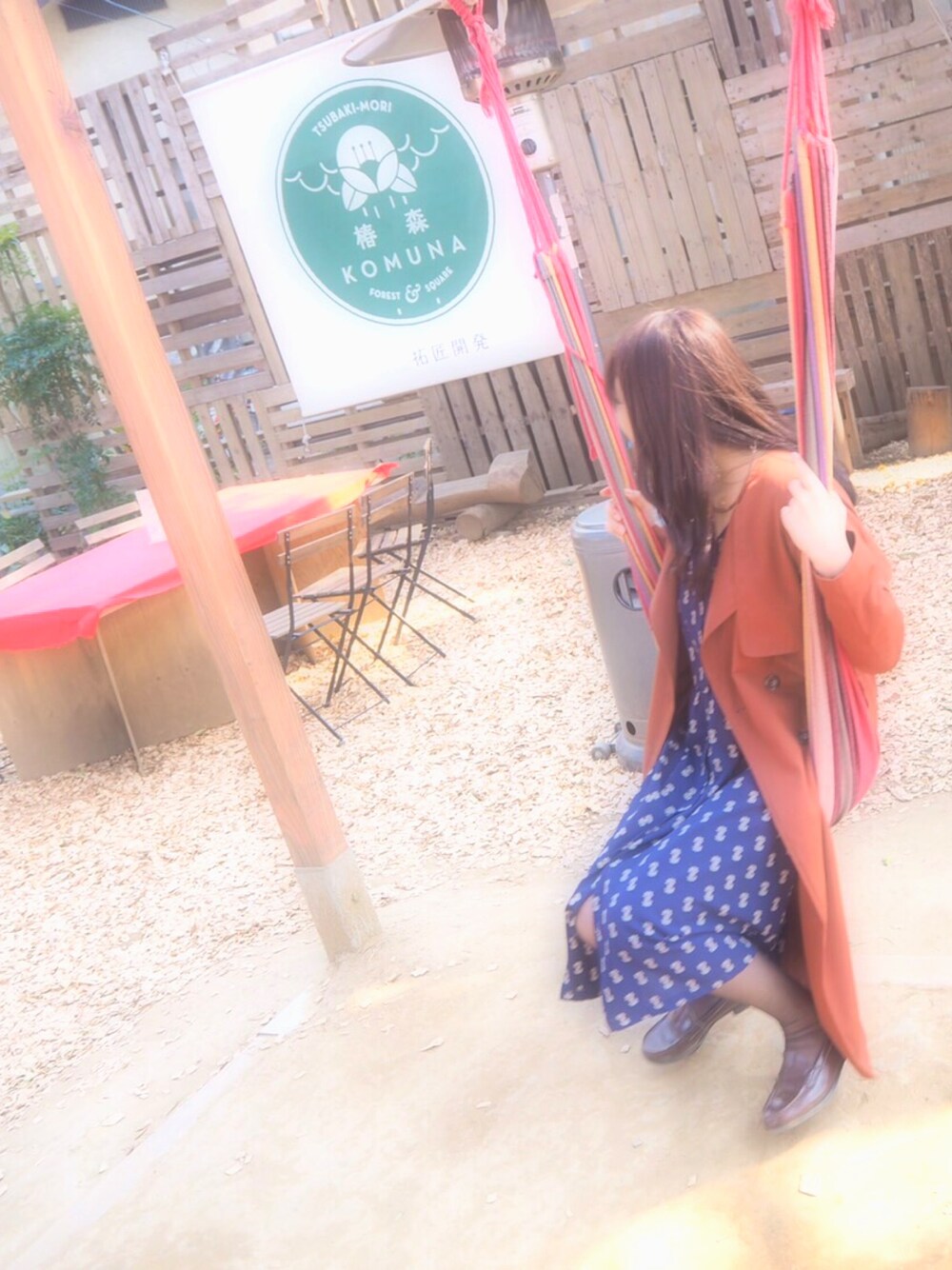 「earth music&ecologyの【2016Autumn】ノーカラートレンチコート（トレンチコート、オレンジ系）」を使った、Nさん（レディース・152cm）の春コーディネートの1枚目の写真