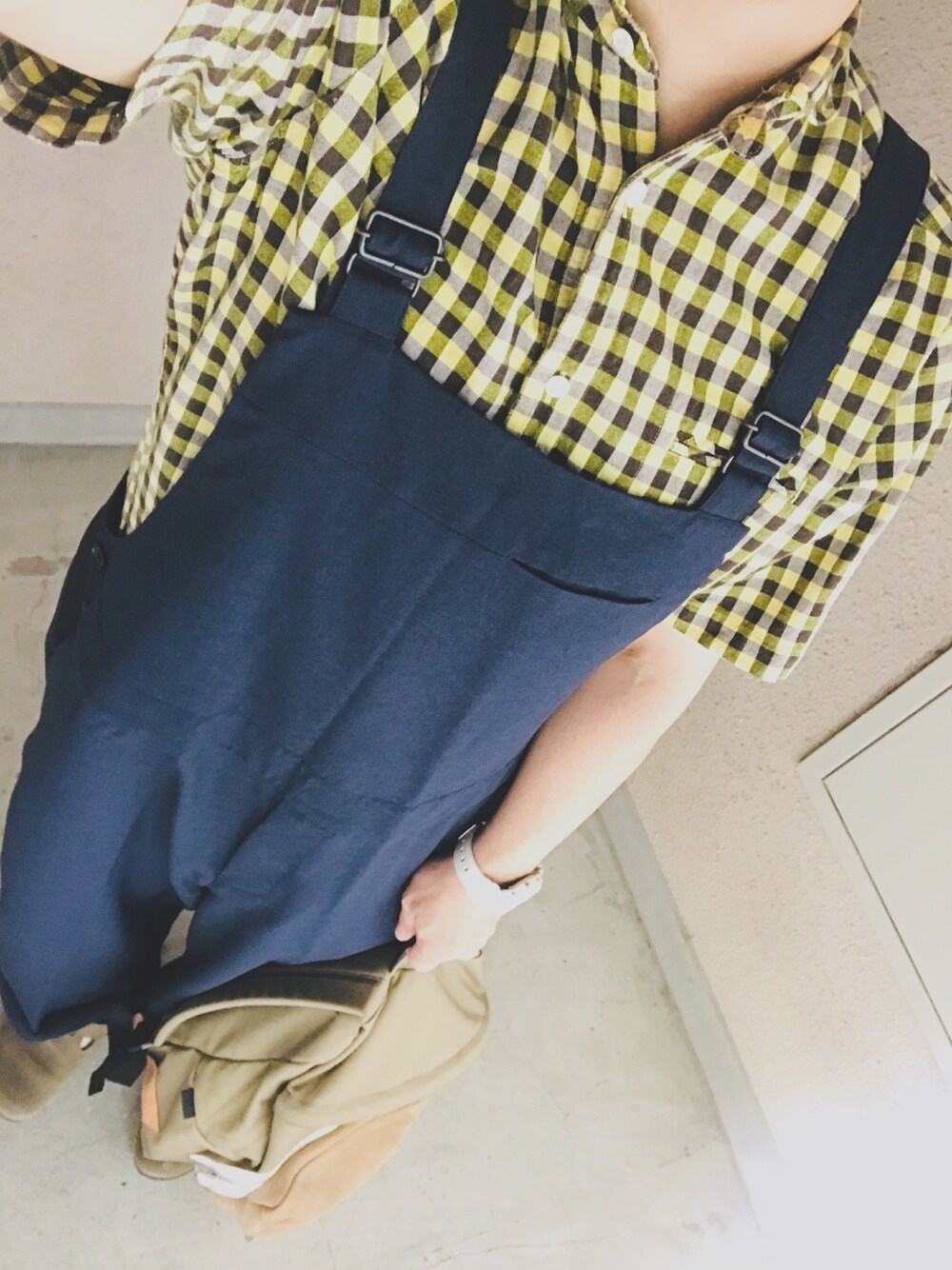 「ラフ、birkenstock、Johnbull Private labo、maillot、Hender Scheme、サロペット、ギンガムチェック、シャツ、バックパック」｜「Johnbull Private laboのラインサロペット（サロペット/オーバーオール、ブルー系）」を使った、たかやんさん（メンズ・165cm）の秋コーディネートの1枚目の写真