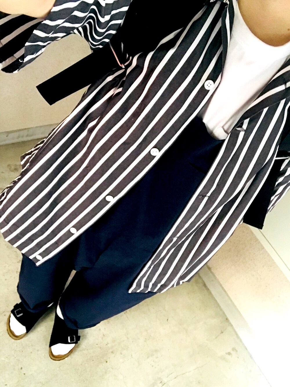 「シンプルコーデ、今日のコーデ、ビッグシルエット、birkenstock、Johnbull Private labo、marimekko、むじらぼ、サロペット、リュック、サンダル」｜「Johnbull Private laboのラインサロペット（サロペット/オーバーオール、ブルー系）」を使った、たかやんさん（メンズ・165cm）の夏コーディネートの1枚目の写真
