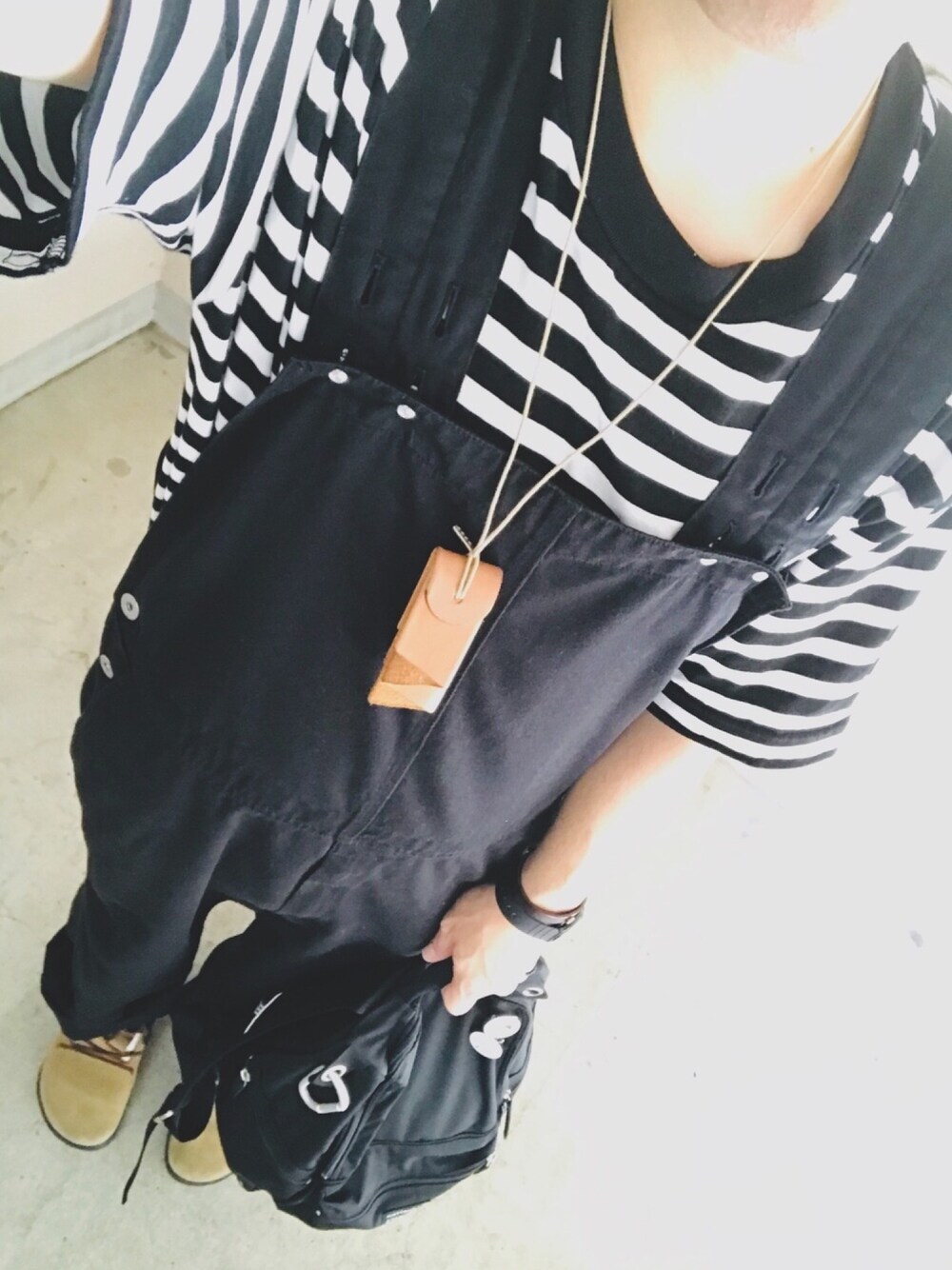 「シンプル、カジュアル、今日の服、urban research sonny label、Dickies、MUJI Labo、marimekko、birkenstock、ボーダー、サロペット」｜「iroseの【irose】KEYCASE（キーケース/キーアクセサリー、ベージュ系）」を使った、たかやんさん（メンズ・165cm）の夏コーディネートの1枚目の写真