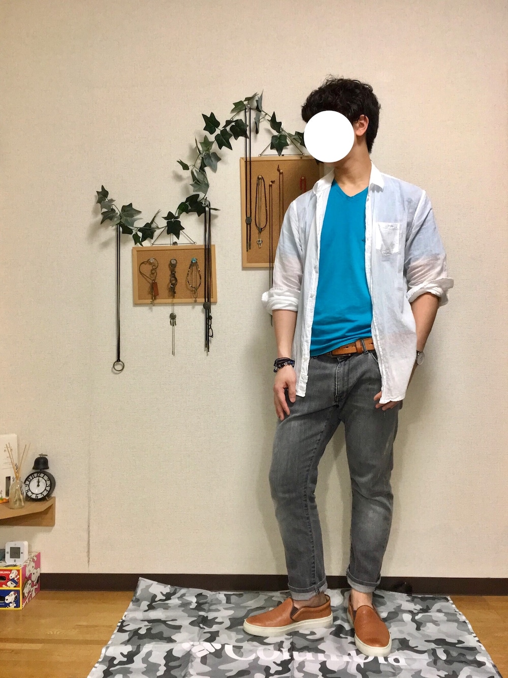 「Frank&Eileenのアイテム（シャツ/ブラウス、ホワイト系）」を使った、やずかみさん（メンズ・172cm）の春コーディネートの1枚目の写真
