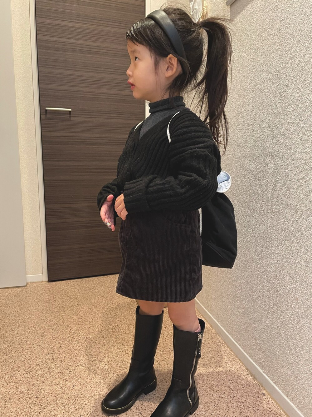 「ZARAコーデ、ブラックコーデ、ザラキッズ、3歳児」｜「ZARA KIDSのアイテム（カーディガン/ボレロ、ブラック系）」を使った、T0w@.mamaさん（キッズ・100cm）の春コーディネートの1枚目の写真