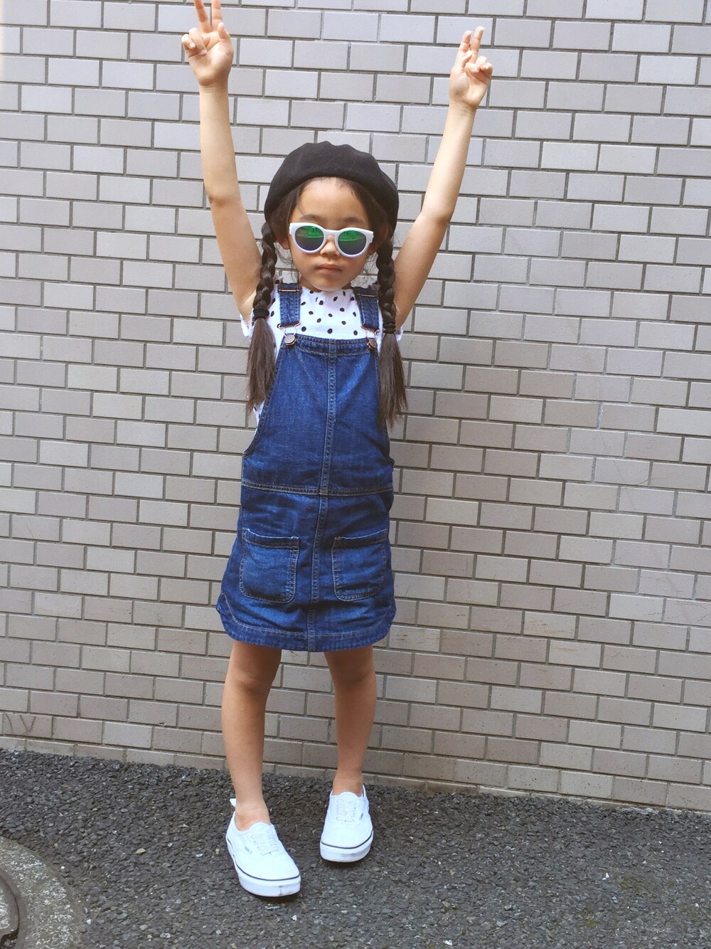 「やっぱりデニムがすきフェス、サロペットスカート、サロペット、ドット、ZARA KIDS、GAP、VANS、白スニーカー」｜「GAPのアイテム（サロペット/オーバーオール、ブルー系）」を使った、マチュさん（キッズ・120cm）の春コーディネートの1枚目の写真