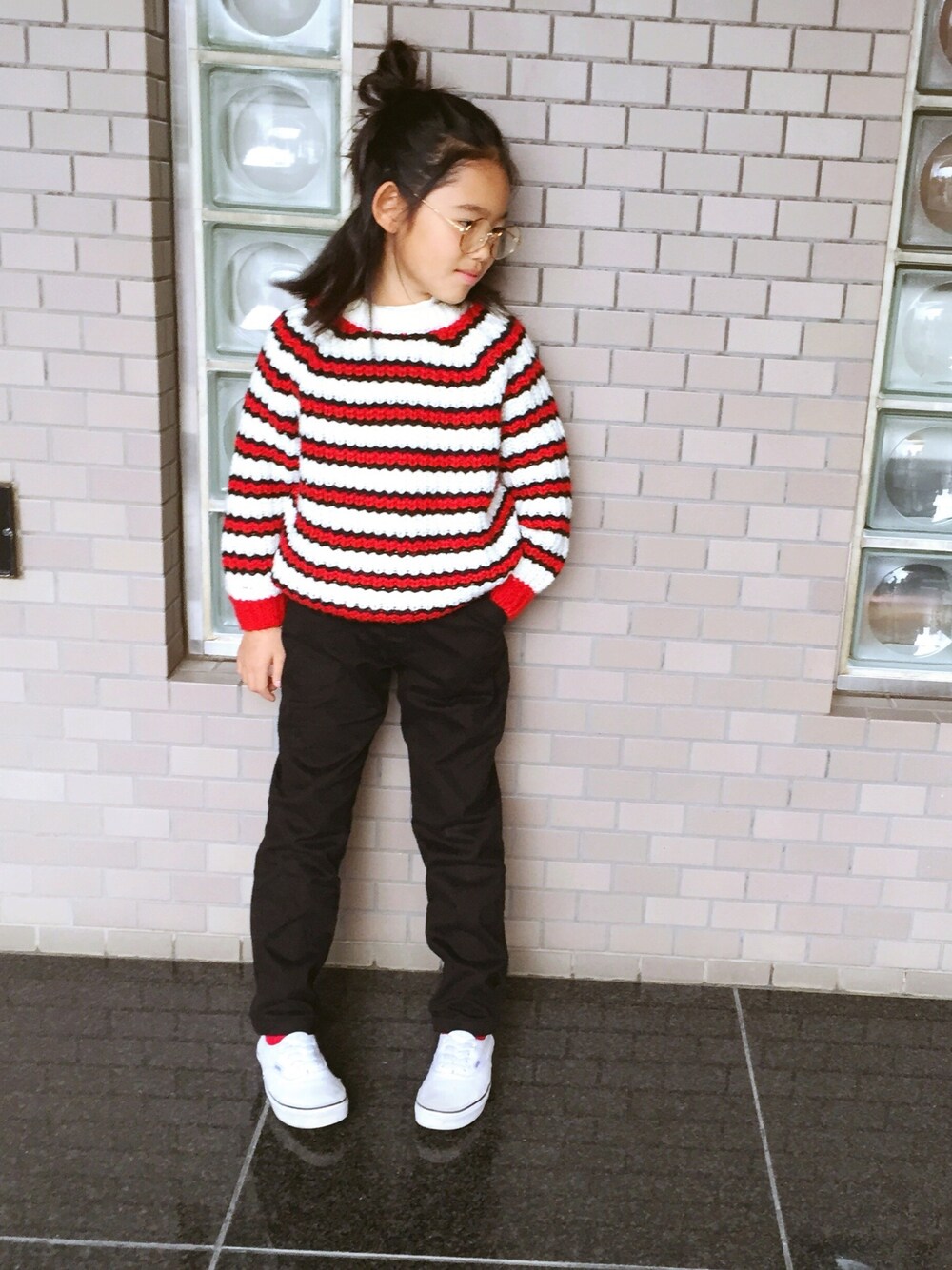 「ニット、セーター、暖パン、ボーダーニット、カラーソックス、小学生、女の子」｜「ZARA KIDSのアイテム（ニット/セーター、レッド系）」を使った、マチュさん（キッズ・125cm）の冬コーディネートの1枚目の写真