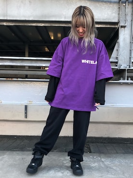 「WHITELAND（ホワイトランド）のアイテム（Tシャツ/カットソー）」を使った、Arisa Suzukiさん（レディース・156cm）の春コーディネート