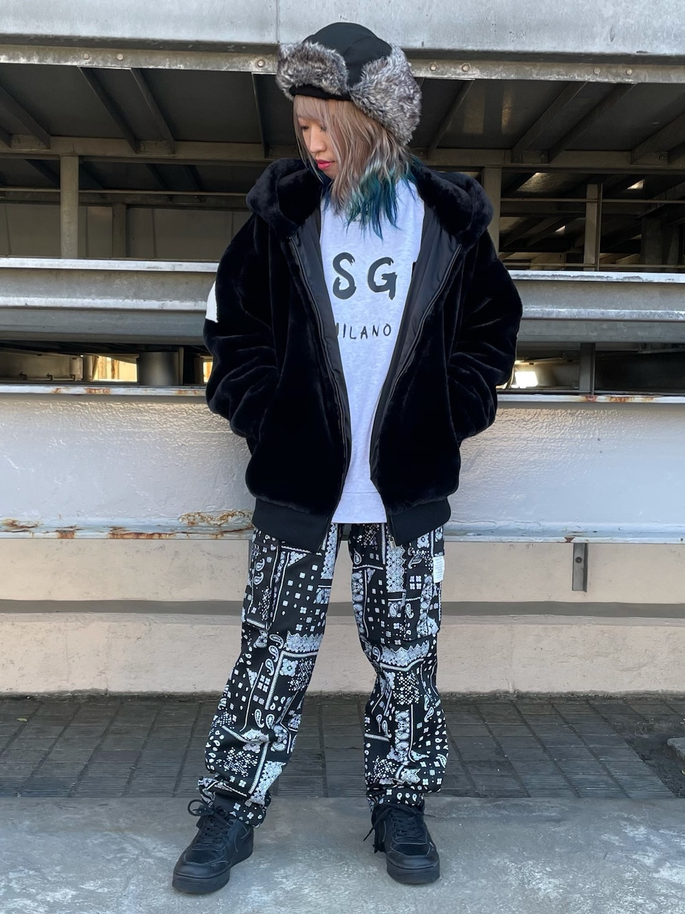 別注】 GUESS/ゲス/ビッグロゴ オーバーサイズファーブルゾンを使った