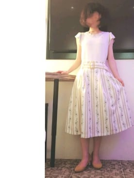 「dazzlin（ダズリン）のラインフラワーミモレ丈スカート（スカート、ベージュ系）」を使った、senaさん（レディース・158cm）の夏コーディネート