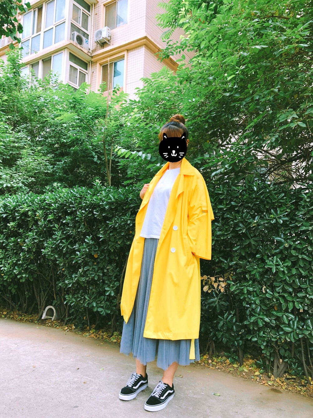 「basic houseのアイテム（モッズコート、イエロー系）」を使った、ameさん（レディース・170cm）の春コーディネートの1枚目の写真