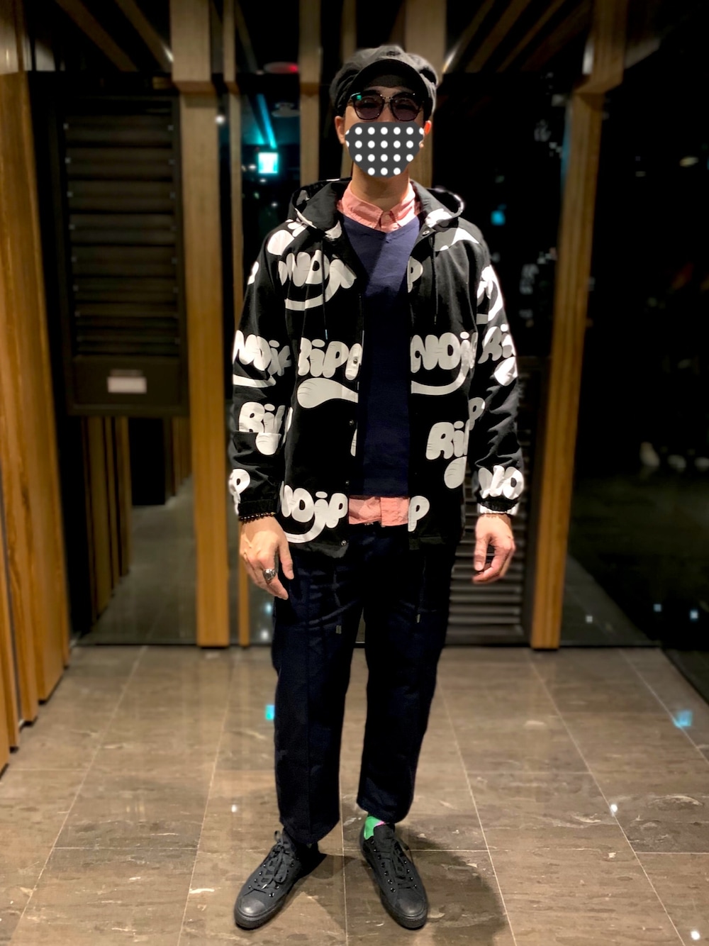 「Polo Ralph Lauren、ripndip、Champion、converse、TOMMY HILFIGER、pink、spring、raincoat」｜「Championのアイテム（チノパンツ、ブルー系）」を使った、Van さん（メンズ・194cm）の冬コーディネートの1枚目の写真